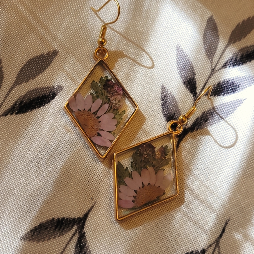 Dried Flower resin earrings
